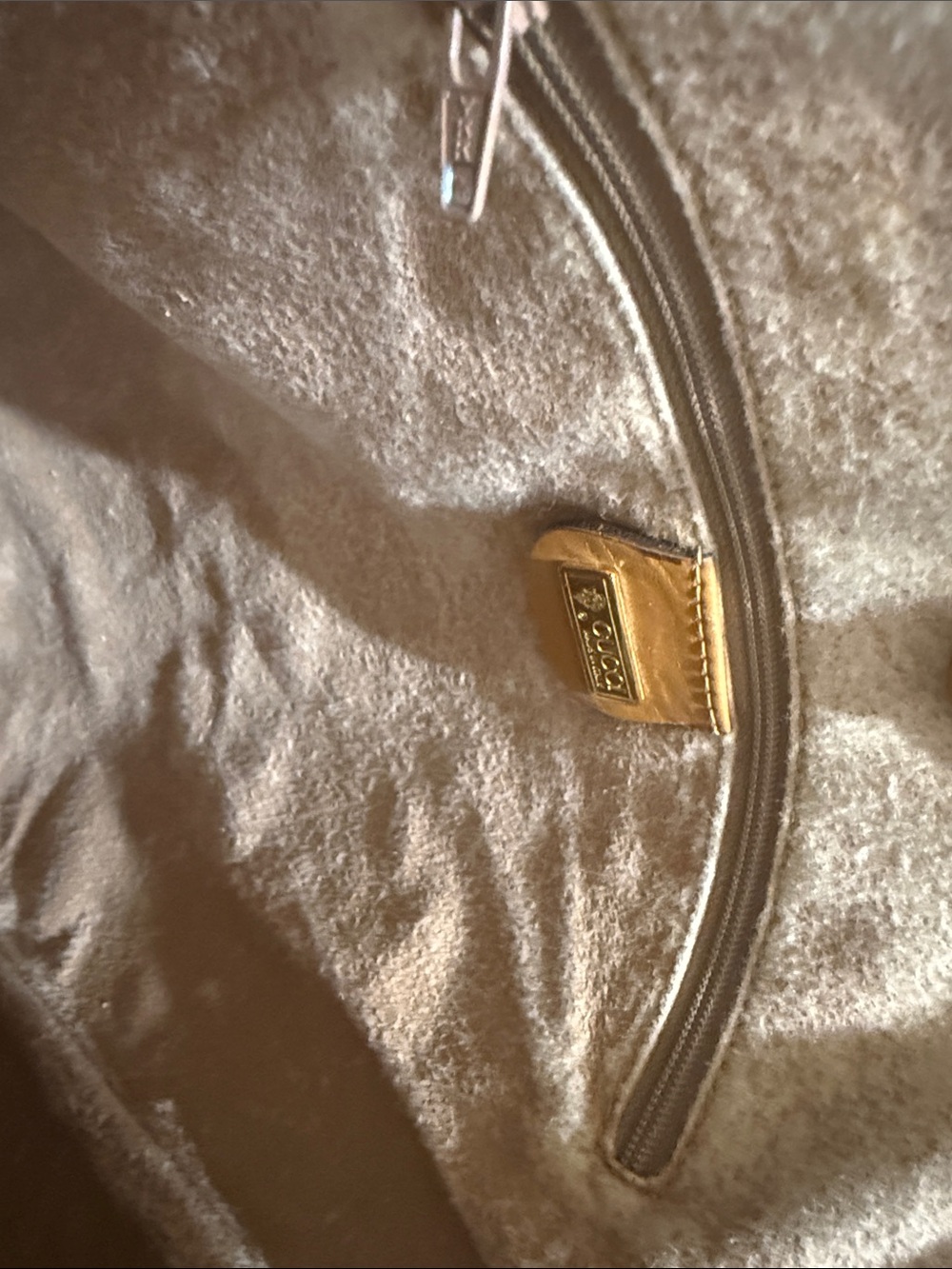 Authentic Gucci Tote - Vintage Gucci shoulder bag- Gucci Computer handbag - Picture 8 of 15